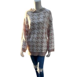 8016..Women's Houndstooth Patterned Sweater - Cream and Brown Size XS/S
